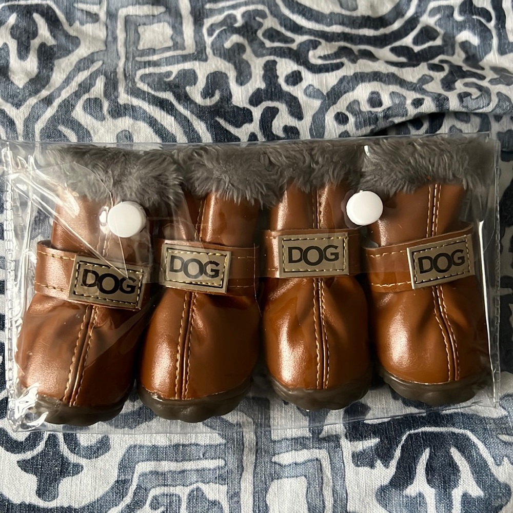 SOLD NWT DOG Winter Booties